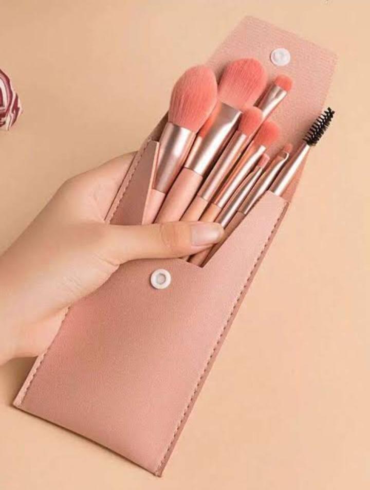 8 Pcs Makeup Brushes Set With Leather Puch
